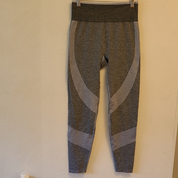 PINK Victoria's Secret Charcoal Leggings - Picture 6 of 12